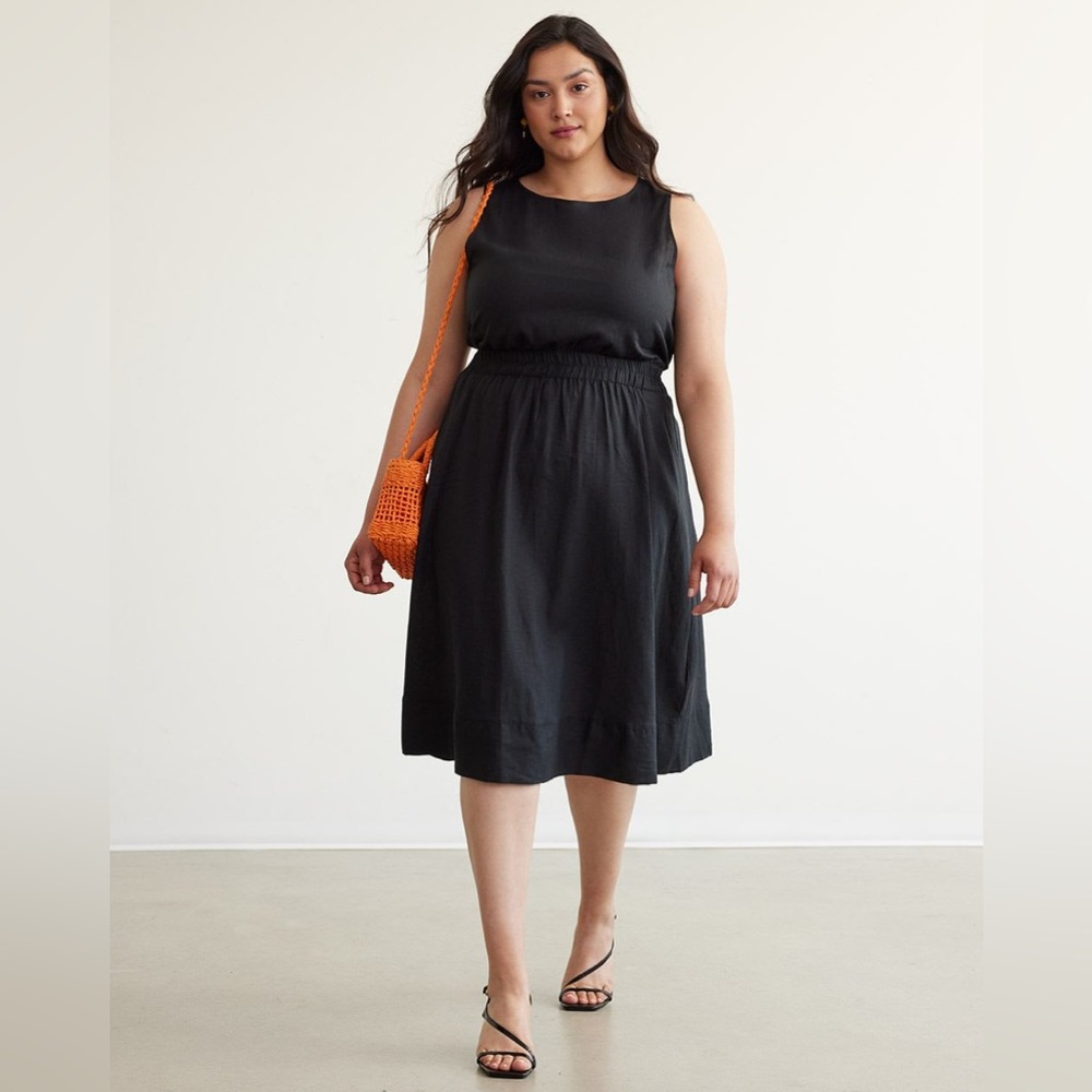 Linen summer dress with cute back cutout. Size XXL.